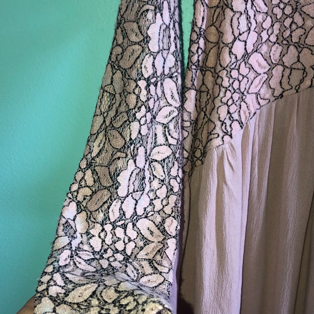 NWT Blush colored V-neck stitched ling sleeve blouse - Picture 5 of 9